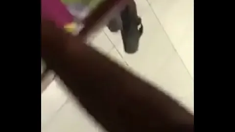 色色黄色视频 · 三